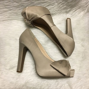 Guess peep toe heels with bow champagne color